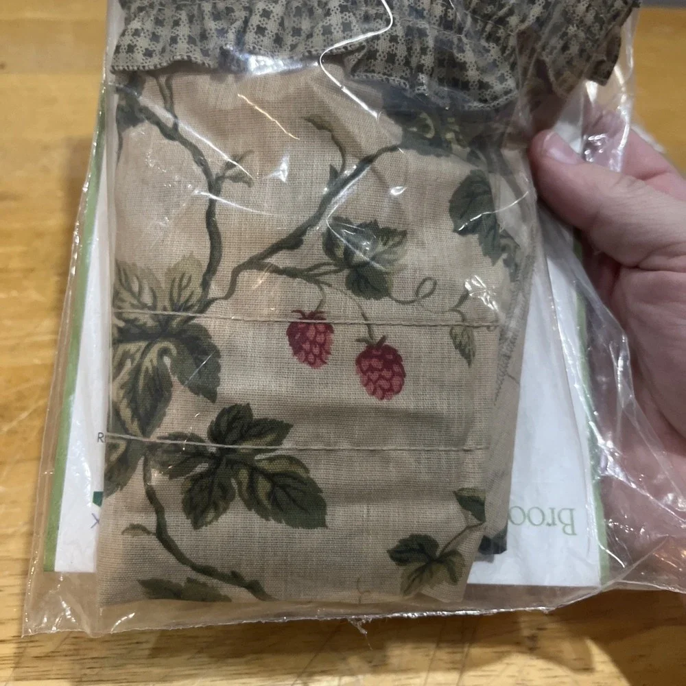 Vtg Brooksberry Vine Bramble Ruffled Swag Valance And Insert Raspberries 116x38